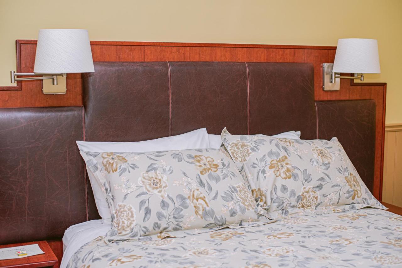 Salt Spring Inn Ganges Ngoại thất bức ảnh