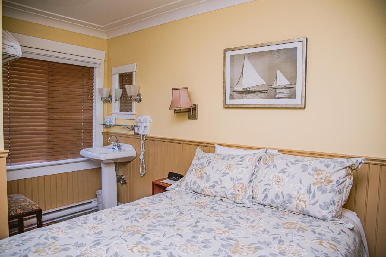 Salt Spring Inn Ganges Ngoại thất bức ảnh