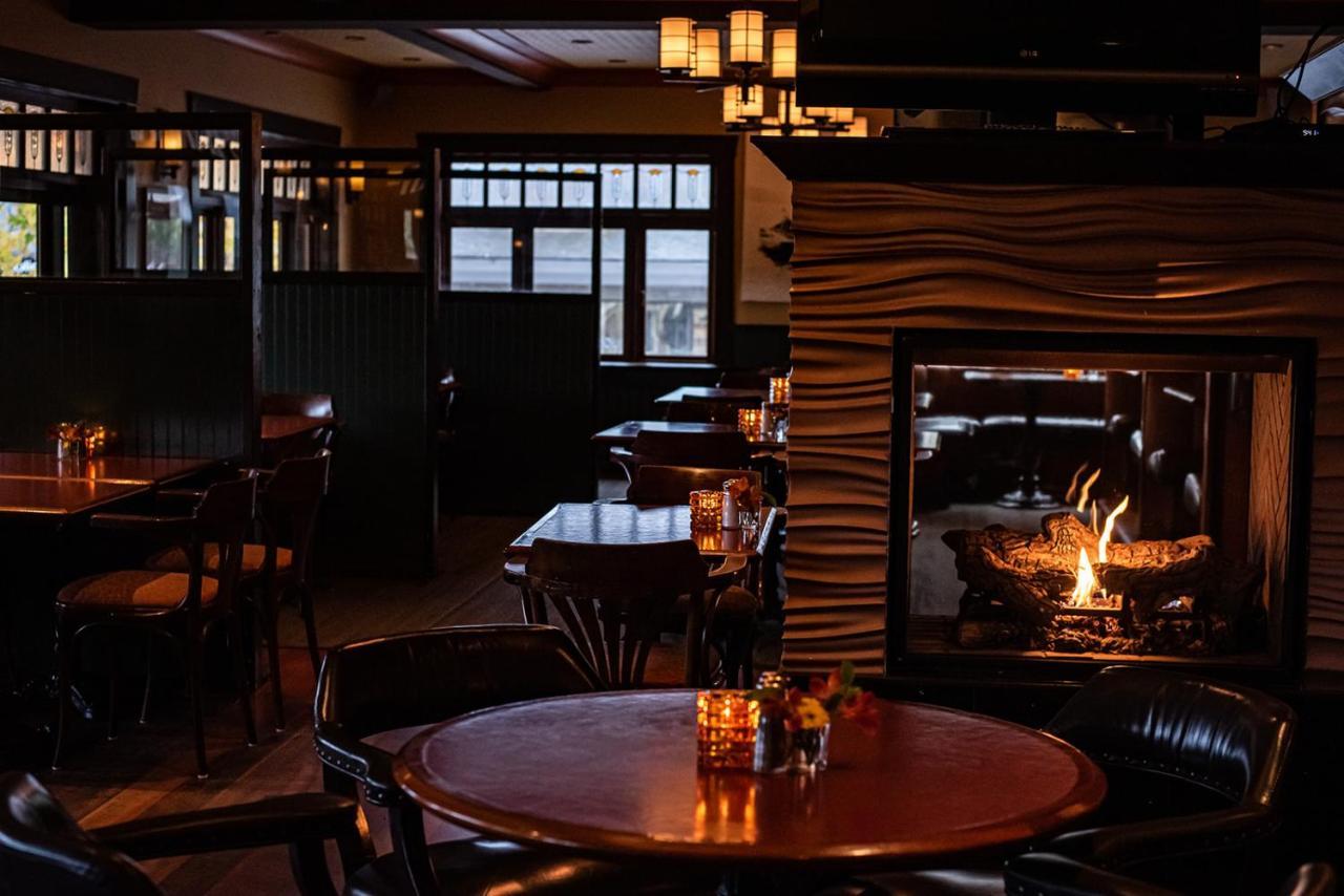 Salt Spring Inn Ganges Ngoại thất bức ảnh