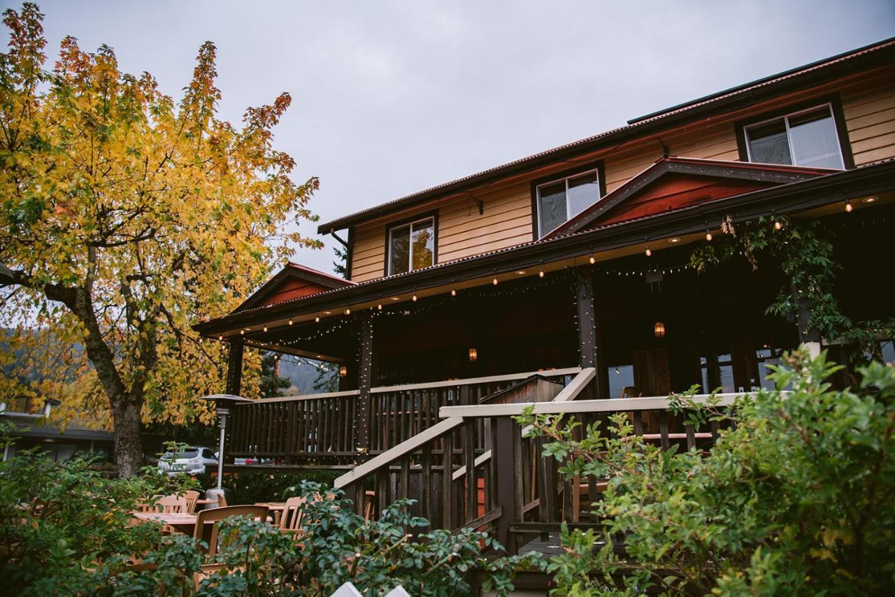 Salt Spring Inn Ganges Ngoại thất bức ảnh
