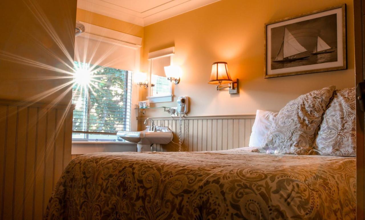 Salt Spring Inn Ganges Ngoại thất bức ảnh